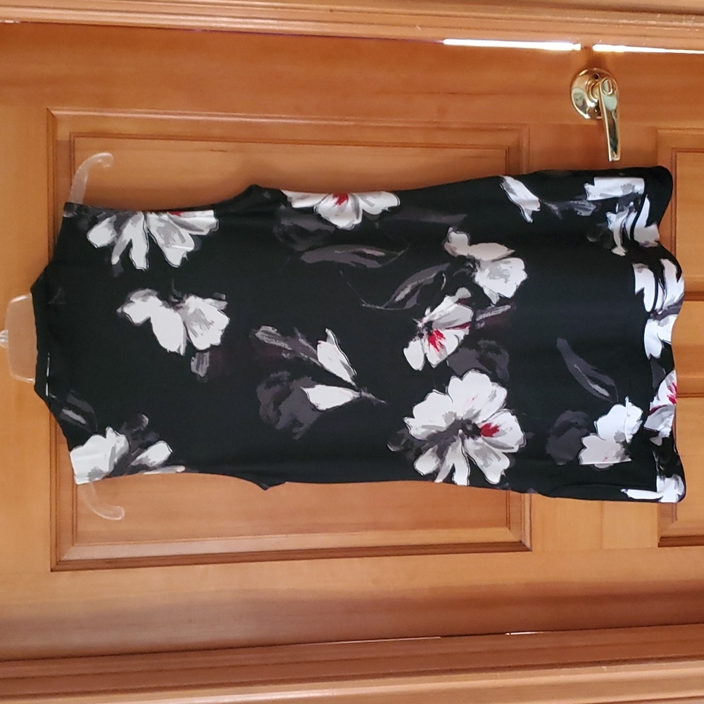 White House Black Market Black and White Floral Tunic - Picture 11 of 11